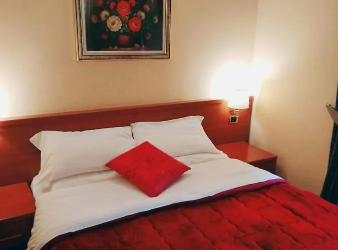 芬尼希亚酒店 2*